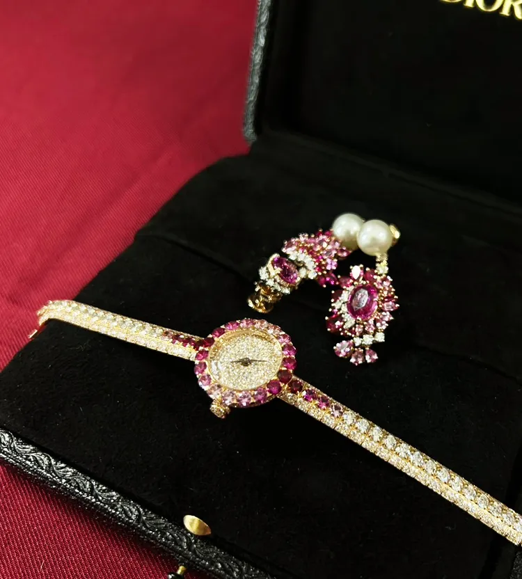 士林分署拍賣市價近2000萬元的DIOR手錶暨耳環套組。士林分署提供