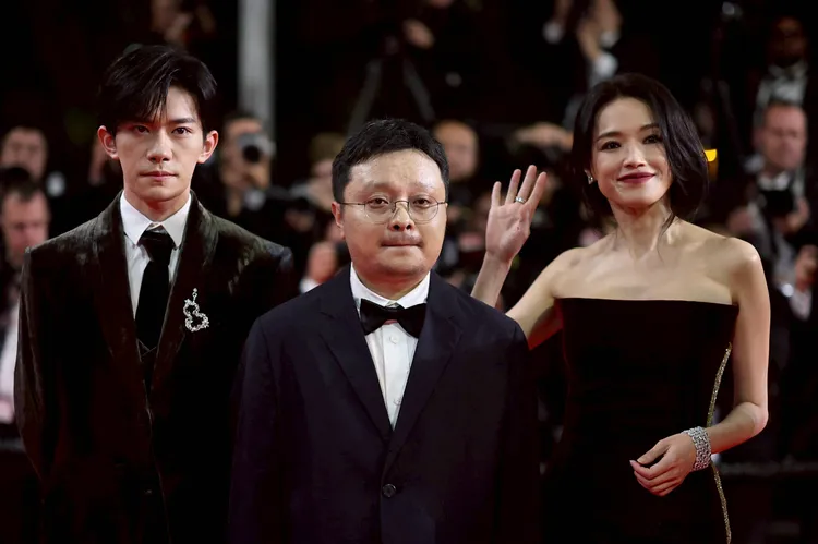 易烊千璽（左起）、導演畢贛和舒淇。路透社