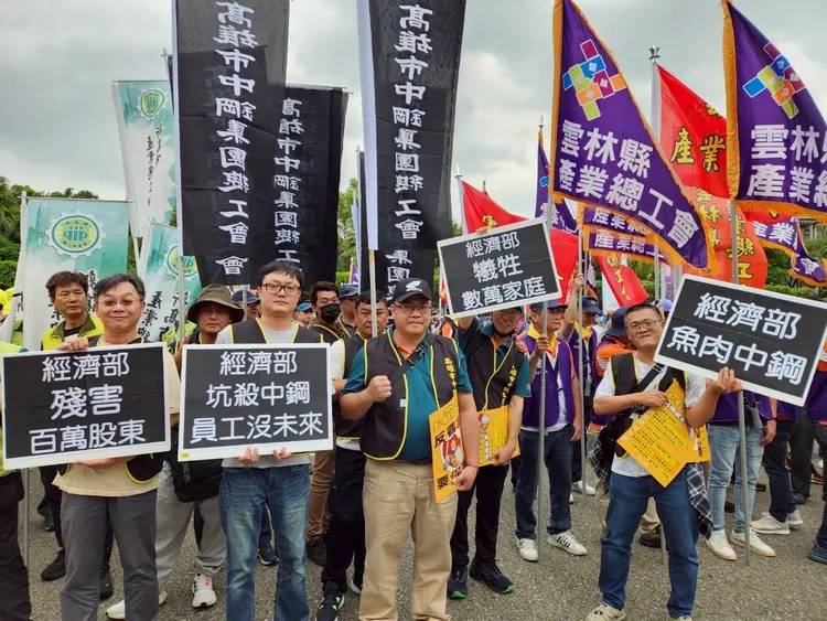 勞工團體集結凱道，高喊反霸凌、加薪、減工時等七大訴求。翻攝臉書2024工人鬥總統 