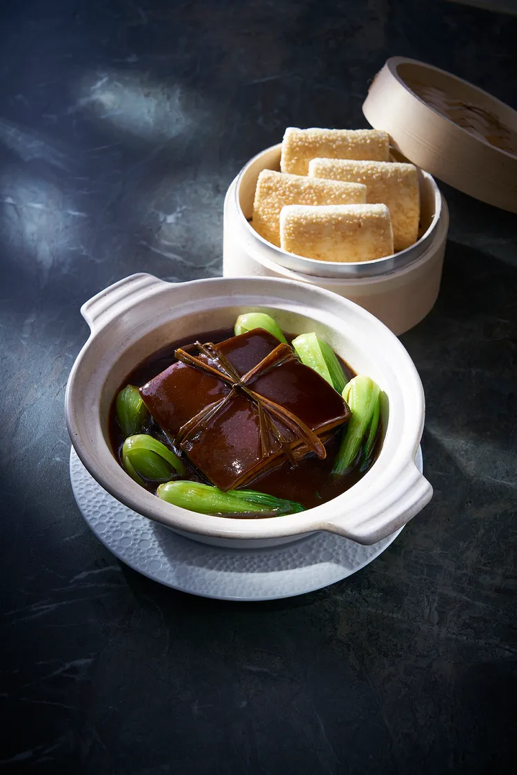 國聯大飯店北馥樓主廚推薦菜色之一「東坡肉」，期間限定55折。業者提供