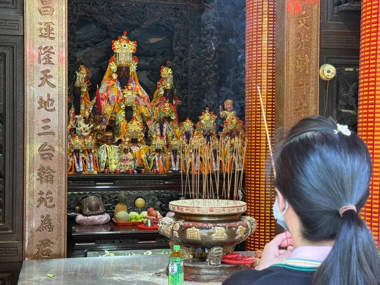 蔡上機提醒，參拜時要誠心誠意，不可嬉鬧或心不在焉。攝影中心