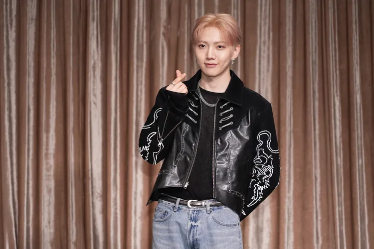 Hyunbin比出手指愛心。彭欣偉攝