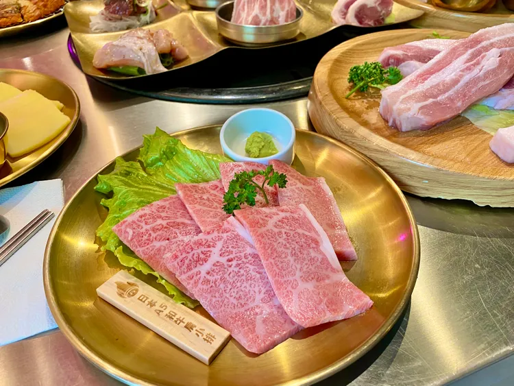 金咕這次加入新菜色讓每人平均700元起就可吃到和牛。莊偉祺攝