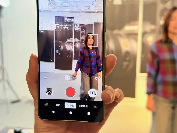 AI功能則新增「AI錄影」與「自動取景（Auto Framing）」，可以自動將主角鎖定在畫面之中。趙筱文攝