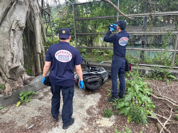 警方尋獲做案機車，嫌犯用偷來機車與車牌犯案，企圖製造多重斷點。翻攝畫面