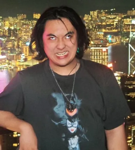 16歲的吳費曼做鬼臉搞怪。翻攝吳費曼微博