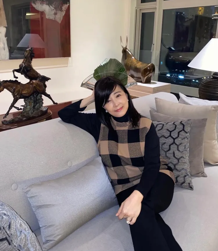 70歲何念慈保養得宜，狀態好到完全是最強美魔女。翻攝孫芸芸IG