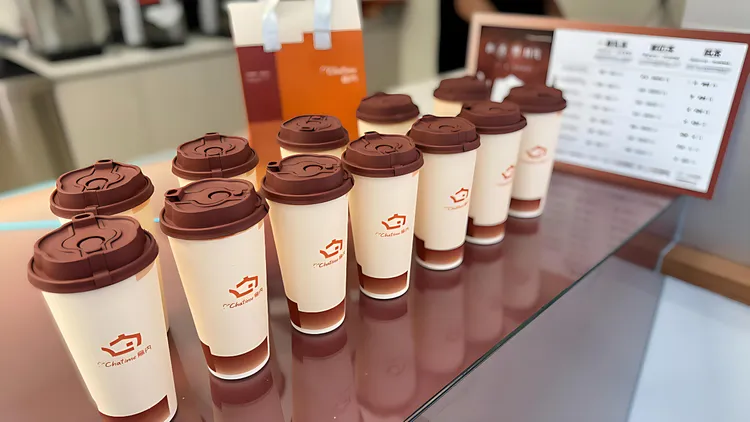 期間在新店型完成測驗任務有3000杯免費飲料可拿。日出茶太提供