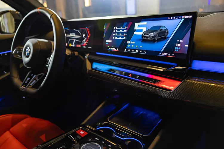 全新世代BMW M5與M5 Touring標準配備M專業賽道駕駛系統，讓駕駛者在每一段彎道與直線加速中，都能精準掌控、釋放潛能。業者提供