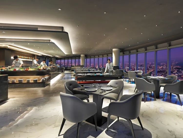 位於新板特區的地標Mega50，旗下3間看好上榜米其林的餐廳同步推出最低6折起餐券。Mega50提供