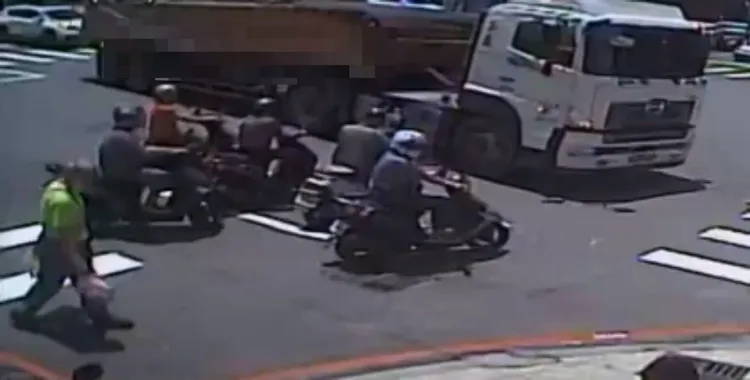 黃男駕駛砂石車違規行駛在管制路段。翻攝畫面