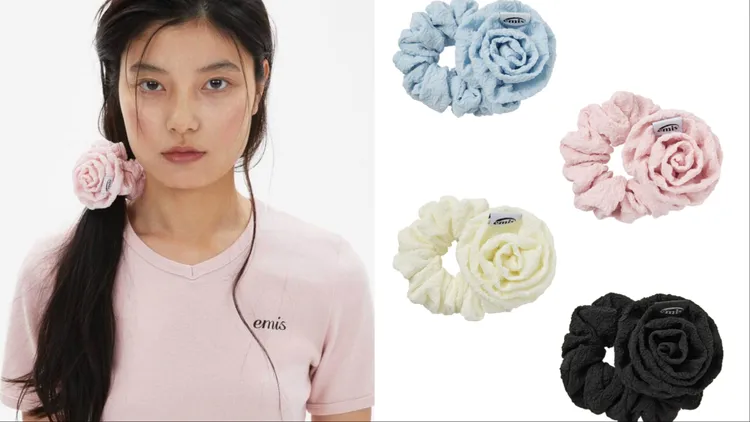 emis皺摺玫瑰花髮圈，各1280元。品牌提供