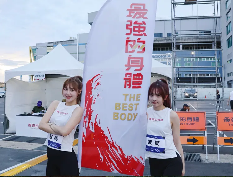 草莓（左起）、笑笑。好看娛樂提供