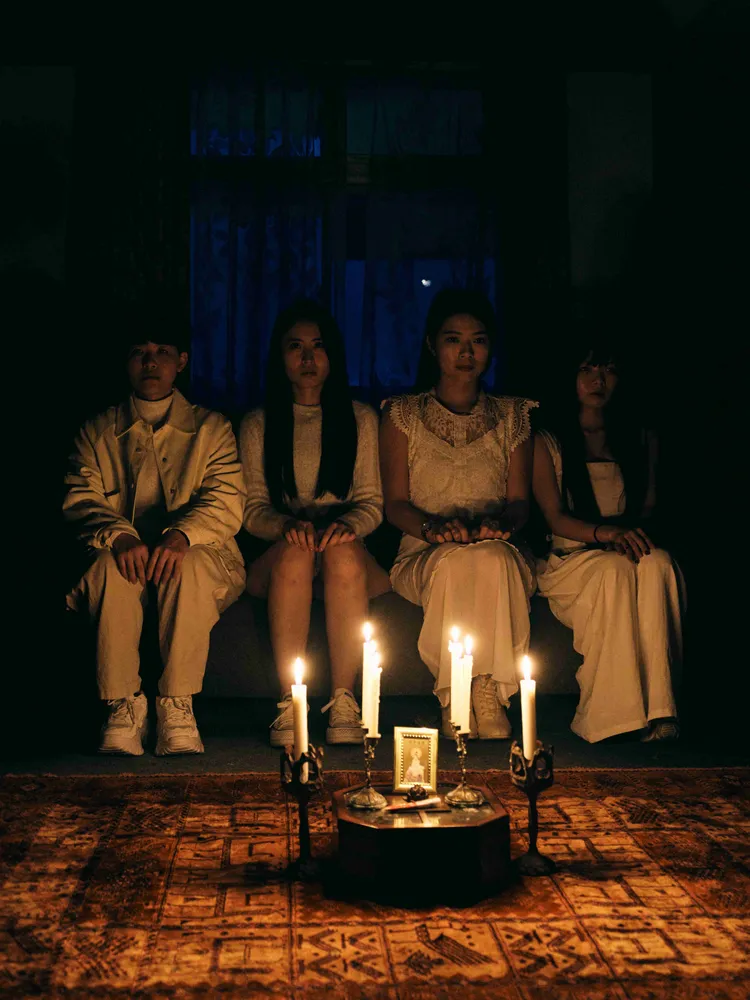 拍片撞鬼真實上演，阿鈞AGin（左起）、小凱蒂Kiki、溫千仱、采ㄦAnna。17LIVE提供