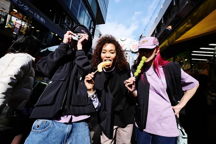 迪卡儂與日本藝術家田俵谷哲典推出聯名。品牌提供