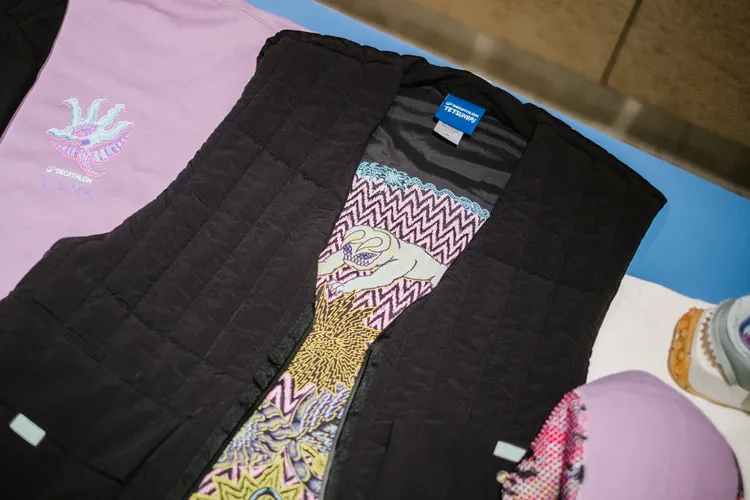 聯名系列充滿了繽紛迷幻視覺。品牌提供