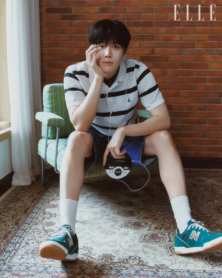 金宣虎拍攝韓國版《ELLE》時尚大片。翻攝ellekorea IG