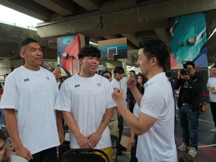 台灣球員鄭德維、王新瑋，與台北市長蔣萬安。北市體育局提供