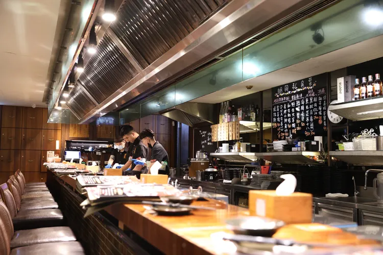 楊哲瑋說，餐飲業的挑戰越來越多，「這一場疫情是對每一家餐飲業的總驗收」。彭欣偉攝