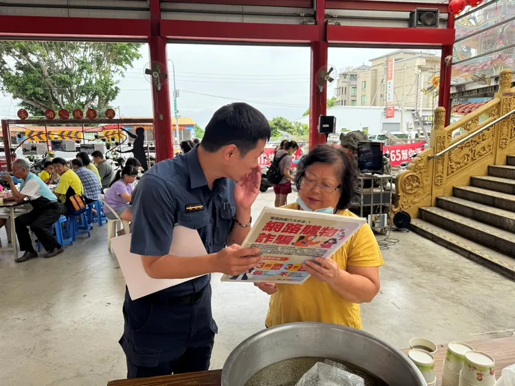 台中第三警分局趁端午節活動宣導防詐、交通安全等。翻攝畫面