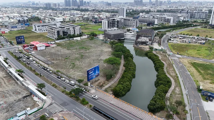 「國王湖」未來具備雙面景觀 ，成為創價銷售指標個案。葉家銘攝