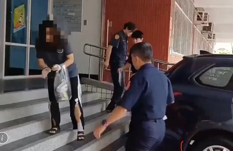 林姓女子遭丟包車禍現場，身上也有擦挫傷，通緝犯身分也曝光被抓。翻攝畫面
