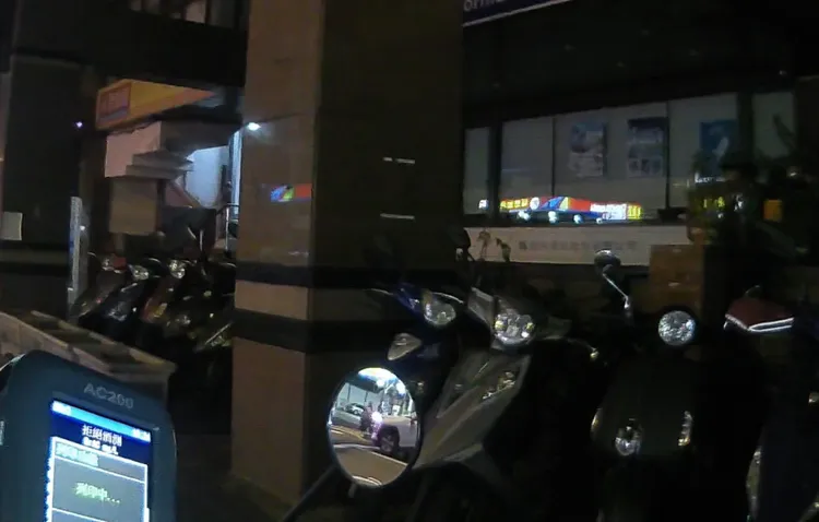 民眾被發現酒駕，拒絕酒測。翻攝畫面