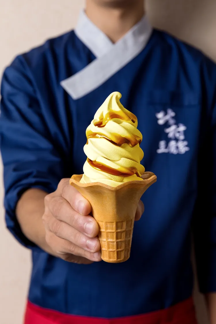 北村豆腐家黑糖雞蛋布丁霜淇淋。業者提供