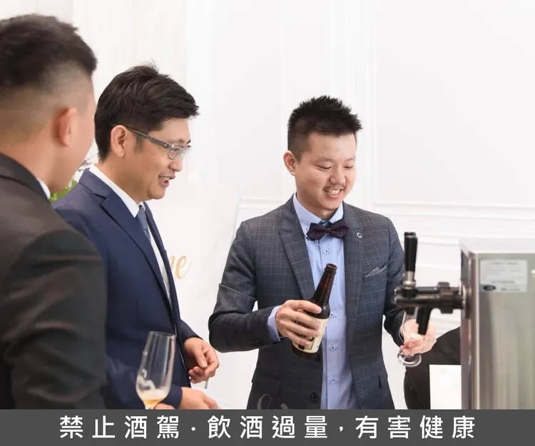 許京穎（Ryan，右一）先後在美國西伯學院及德國杜門斯學院結業並取得釀酒師認證文憑。業者提供