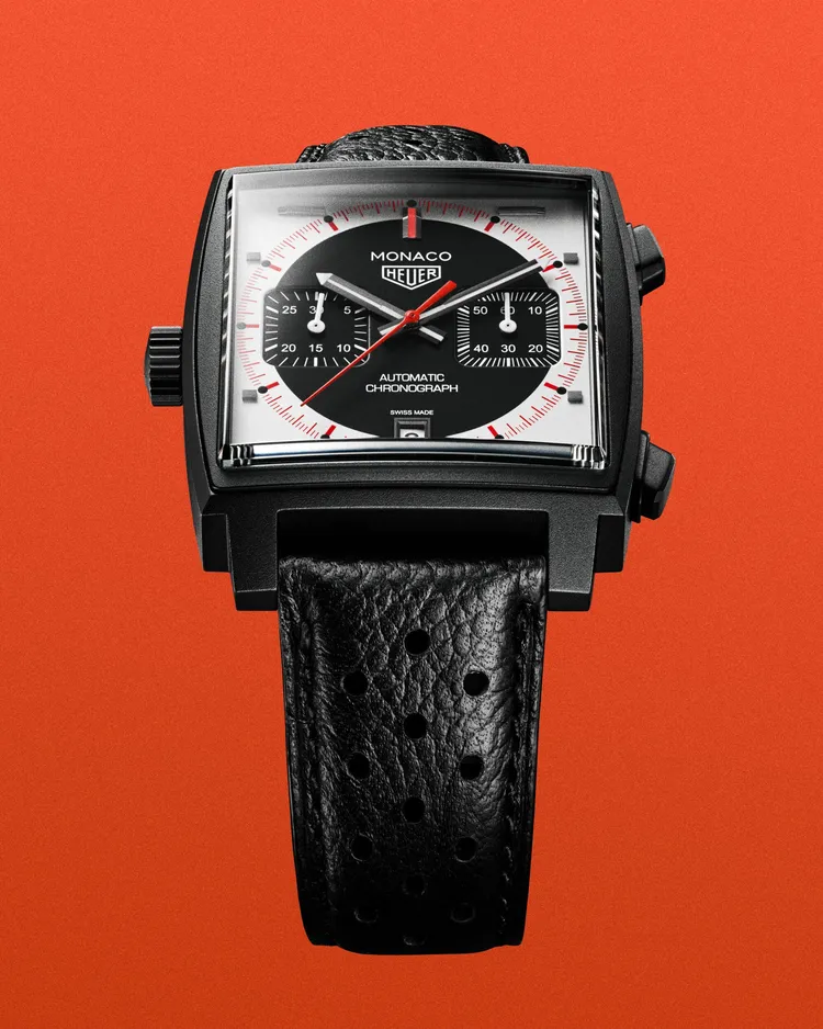 TAG Heuer Monaco Stopwatch限量版計時腕錶，39mm，黑色DLC 2級鈦金屬 (噴砂處理)錶殼，黑色、銀色蛋白石錶盤，黑色穿孔小牛皮錶帶，Calibre 11自動上鍊計時機芯，防水深度100米，限量970只，32萬3100元。品牌提供