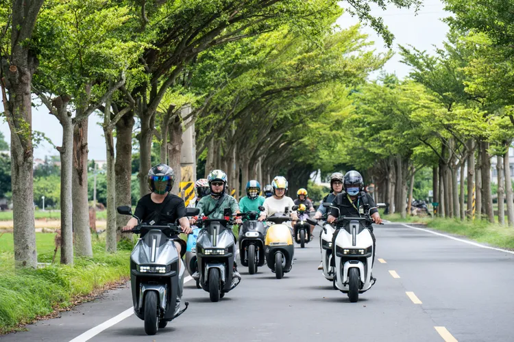 Gogoro 五月寵粉月限定禮疊加大放送，即日起至 6/1 止，凡購買指定熱銷車款，即可享限時超狂優惠。業者提供