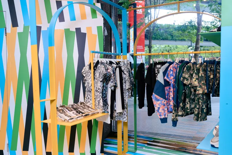 聯名系列運用低彩度、印花、迷彩呈現出全新運動時尚。品牌提供