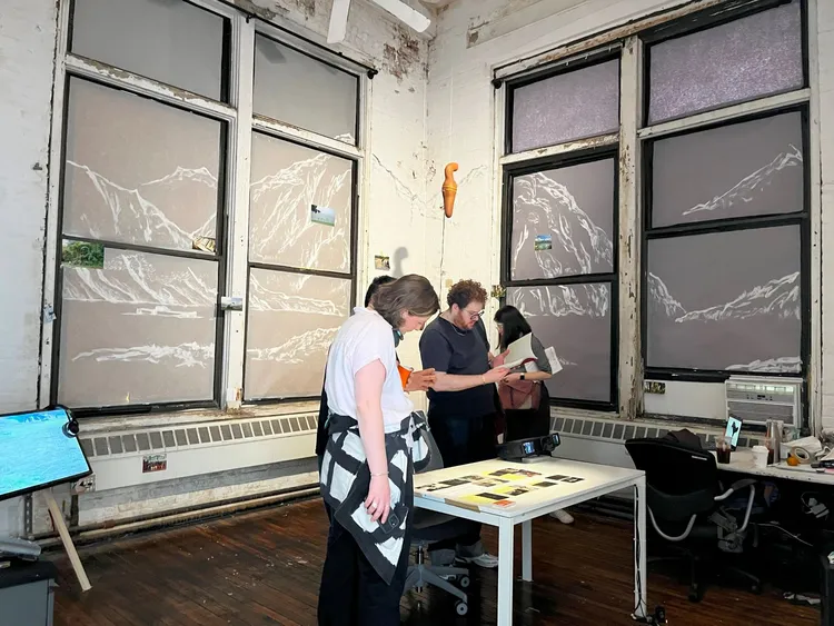 蔡咅璟《山麻雀之歌》，用曾文水庫的淤泥製陶、創作。駐紐約台北文化中心提供