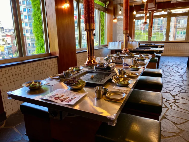 金豬食堂台灣店內裝。莊偉祺攝