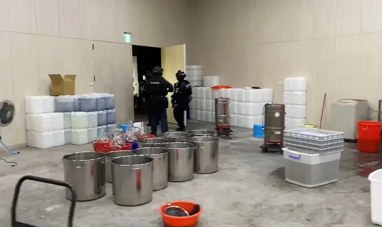 現場查獲大批製毒工具。民眾提供