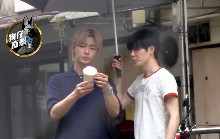 炎亞綸（左）馬不停蹄，助理Xuan一路為他遮風擋雨。特勤中心攝