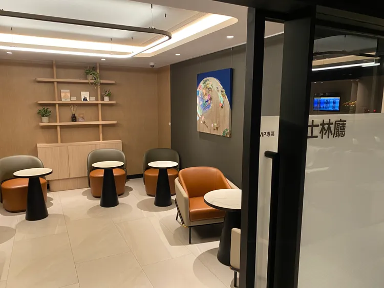 環亞貴賓室獨立包廂以士林、寧夏和饒河等台灣夜市來命名。莊偉祺攝