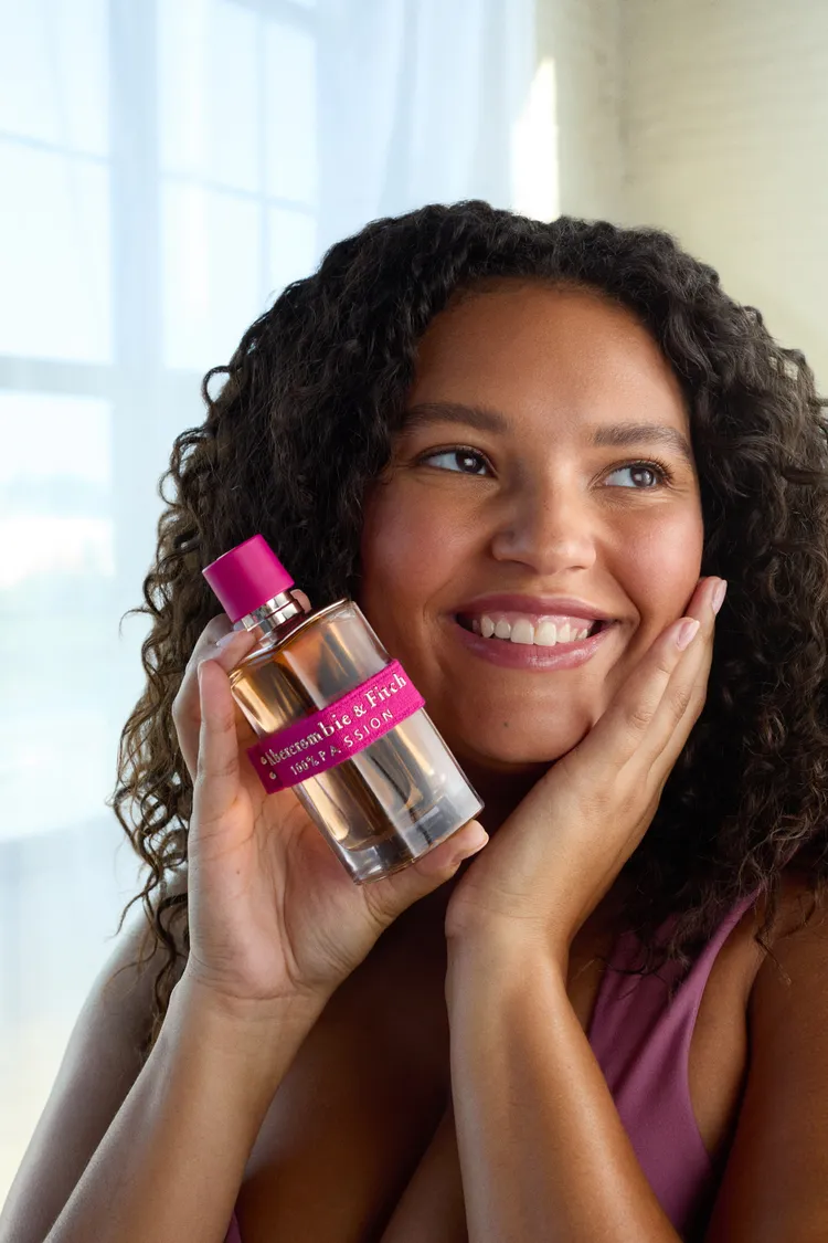 Abercrombie & Fitch100% PASSION女性淡香精，30ml／1900元、100ml／3100元。品牌提供