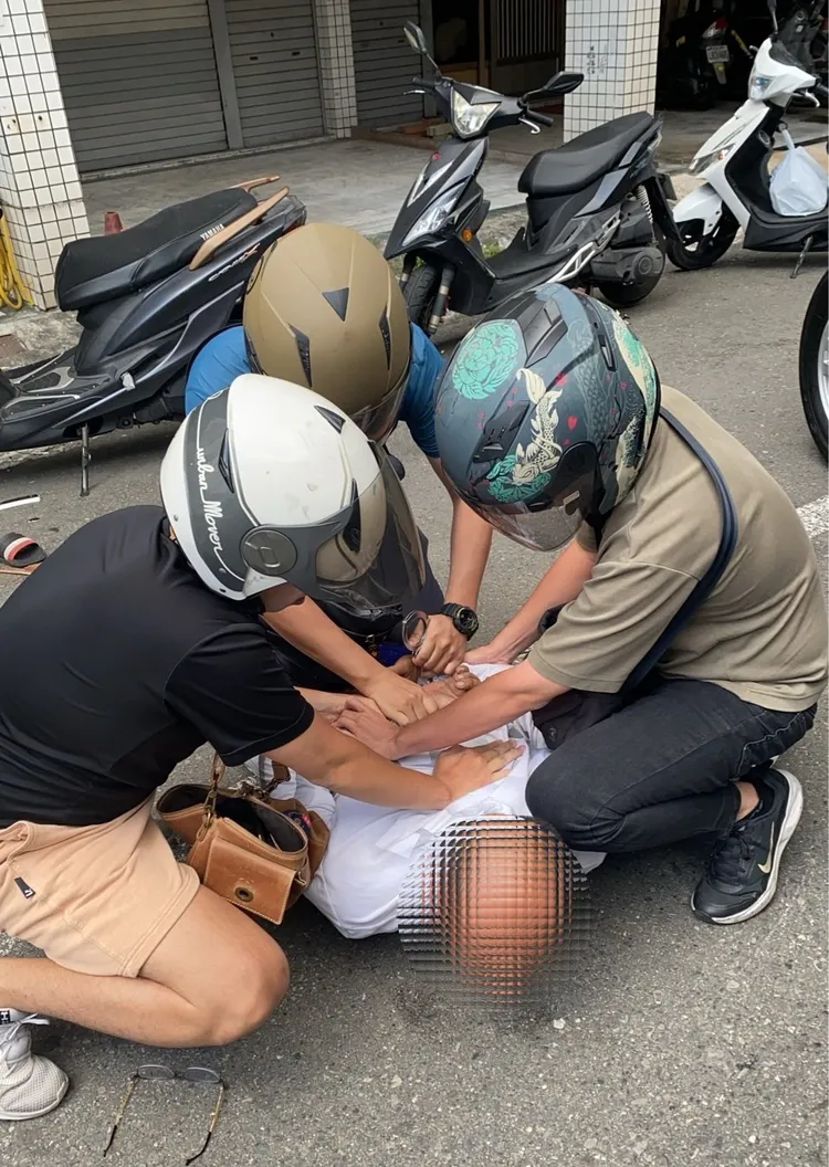 警方壓制嫌犯。翻攝畫面