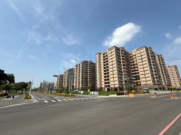 屏東有高鐵南延加上科技園區擴區等建設，帶動房價走揚。葉家銘攝