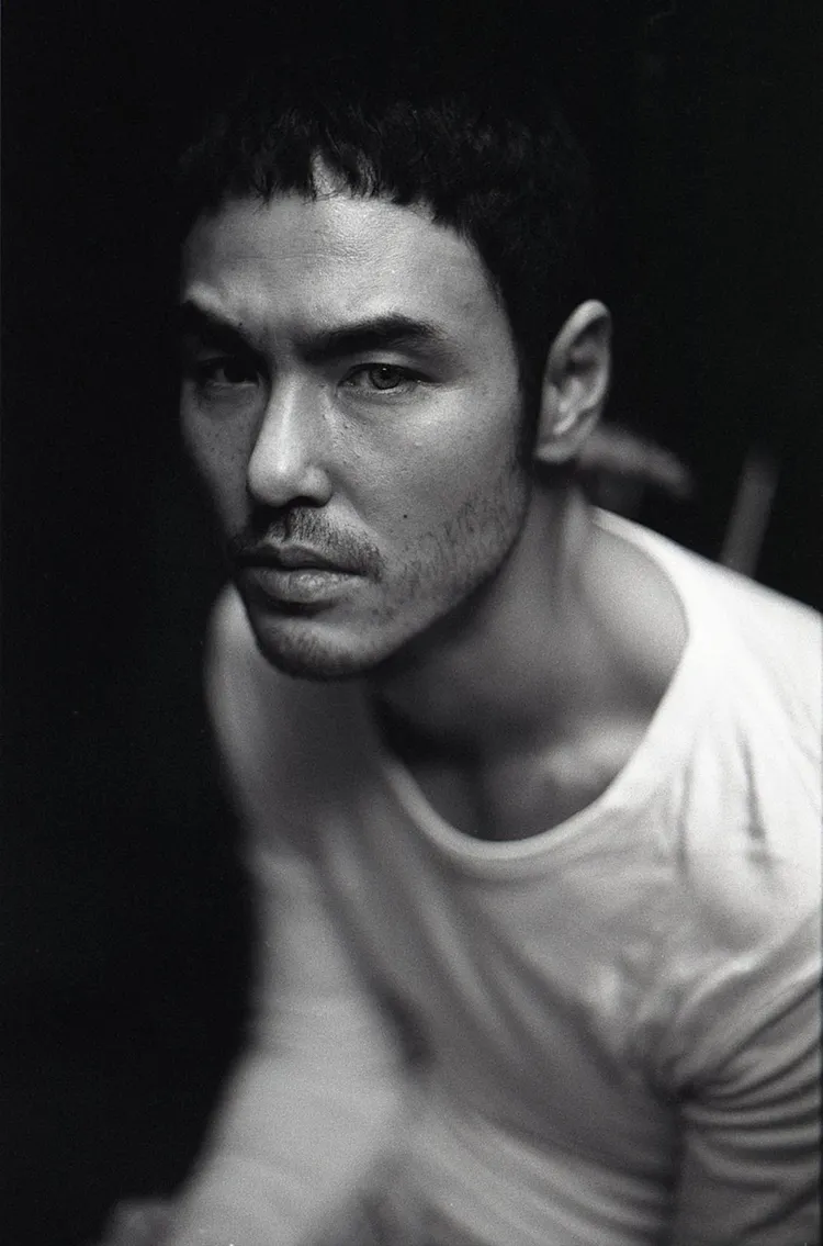 阮經天挑戰人格分裂。黃人有限公司提供