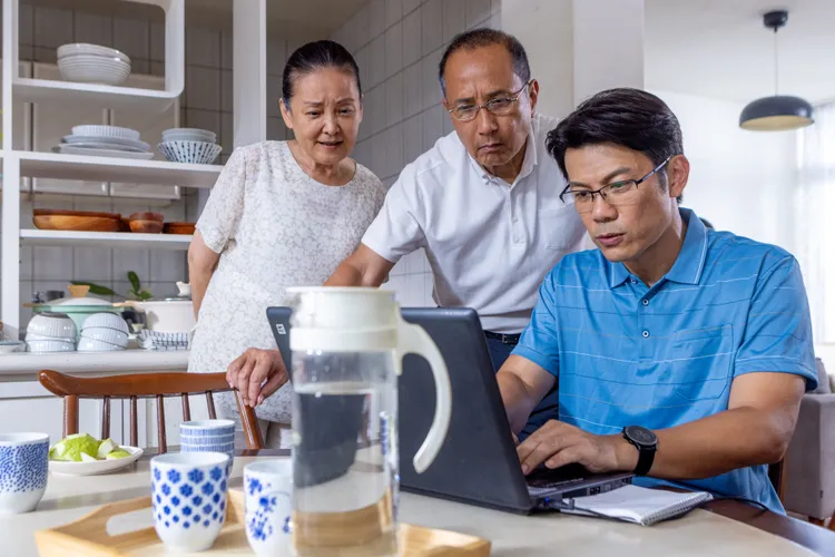 陳志強接棒傳承王淑娟與艾偉志業開啟「心」世界。大愛提供