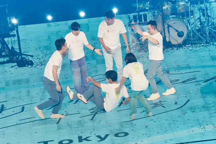 蘇打綠昨在東京武道館開唱，家凱不慎跌倒。緒風提供