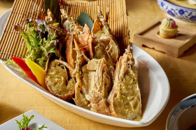 嚴選鮮甜蝦姑，佐以濃郁松露味噌醬炙燒，「蝦姑松露味噌燒」展現海味與旨味的極致交融。業者提供