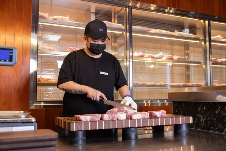 「金豬食堂」每塊肉品皆為當日現切。業者提供