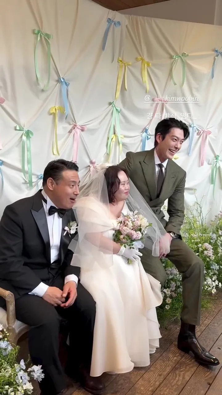 金宇彬（右）跟新人合照笑得燦爛。翻攝IG