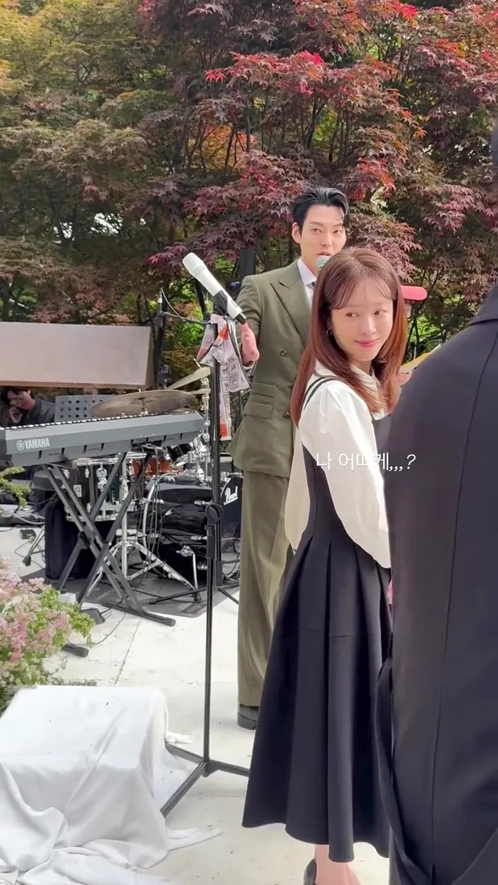 金宇彬、韓志旼上台獻祝福。翻攝IG