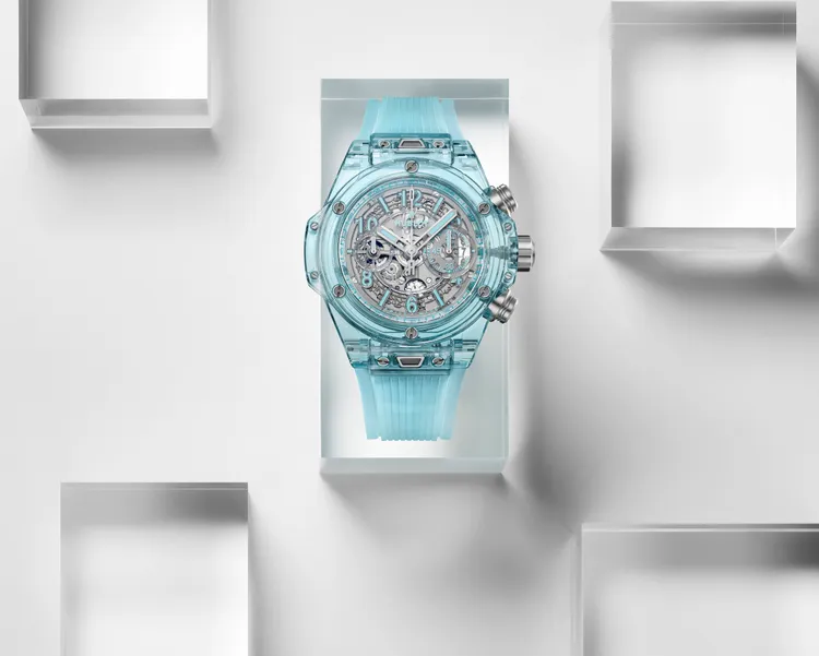 Hublot Big Bang Unico湖水藍寶石計時碼錶，44mm，拋光湖水藍寶石錶殼，拋光透明鏤空錶盤，透明湖水藍內襯橡膠錶帶，HUB1280 UNICO自製自動上鍊飛返計時機芯，動力儲存72小時，防水深度50米，全球限量50只，424萬4000元。品牌提供