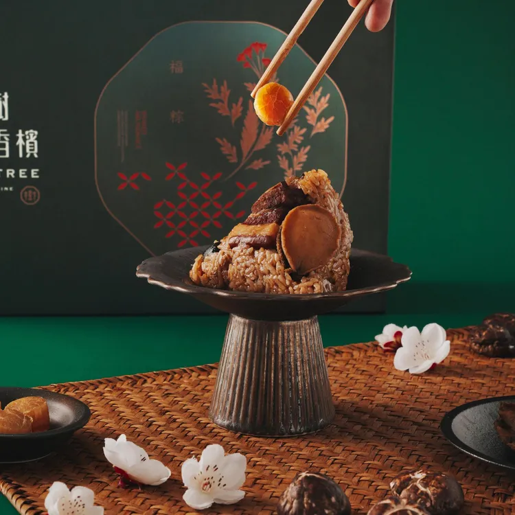 富錦樹台菜香檳星級珍鮑干貝粽禮盒原價2380元、優惠價1980元。業者提供