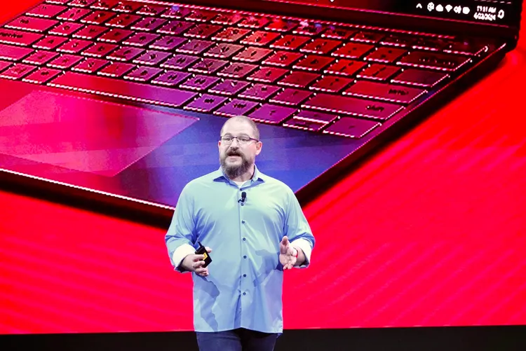 Qualcomm則聚焦裝置端AI應用，宣布目前已有超過85款搭載Snapdragon X晶片的Copilot+筆電上市。莊宗達攝